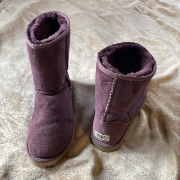 UGG Classic Short Boot Plum Purple Color size 10 excellent condition - Picture 3 of 7
